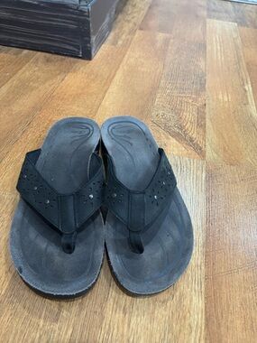 Abel size 8 1/2 Black Women's Thong Sandals - Perforated Strap